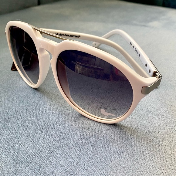 Brand New Modern Amusement “45’s” Oversize White Sunglasses - Picture 2 of 10